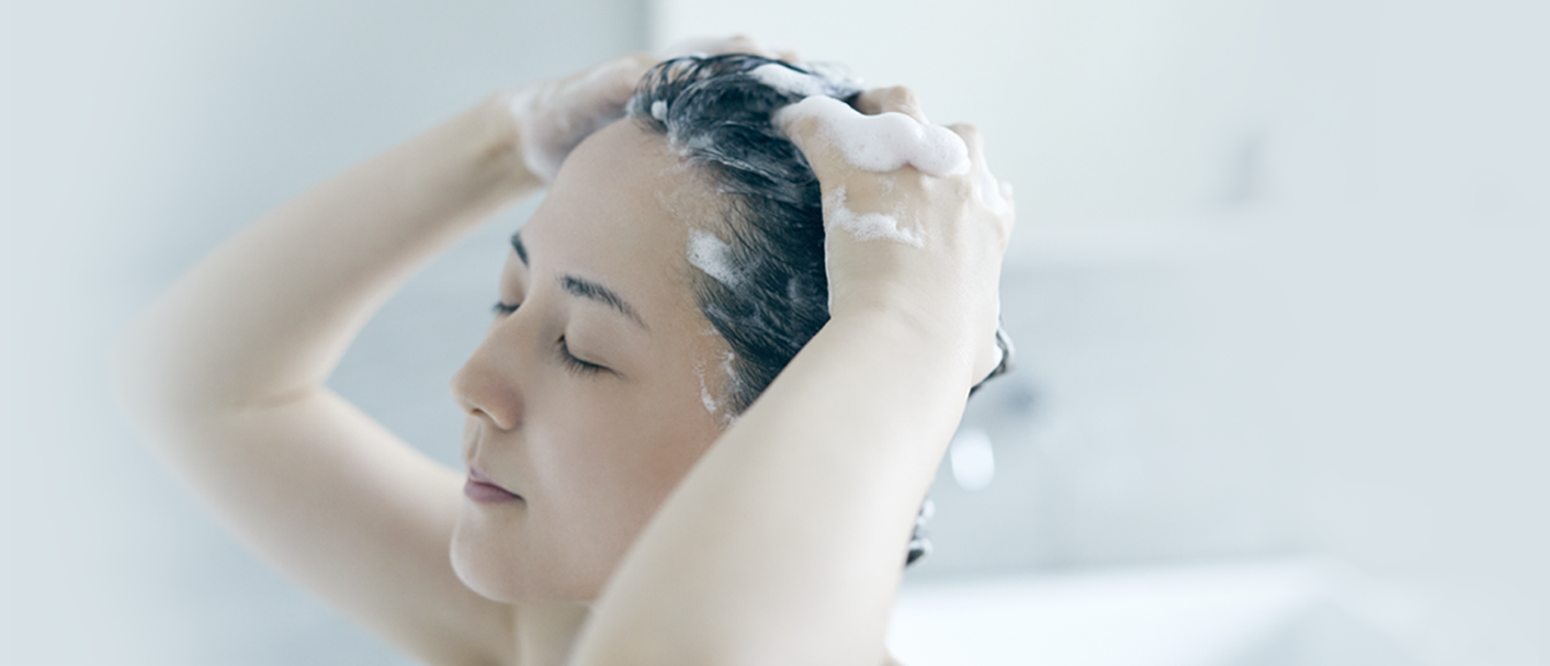 増えています、石鹸で髪を洗う人。フランス製ナチュラルスカルプケア